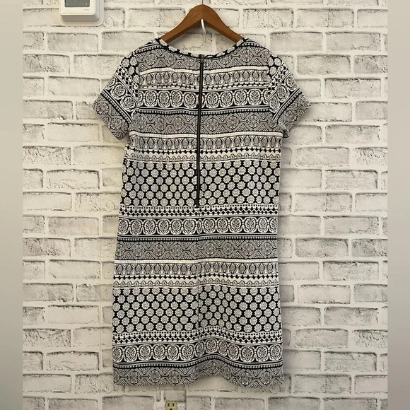 Women’s LOFT Embroidered medallion print Short Sleeve Dress Size Medium - Picture 2 of 4